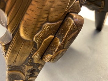 Une selle 'kura' et sa paire d'&eacute;triers 'abumi' en laque dor&eacute;e, Japon, Muromachi, 16&egrave;me